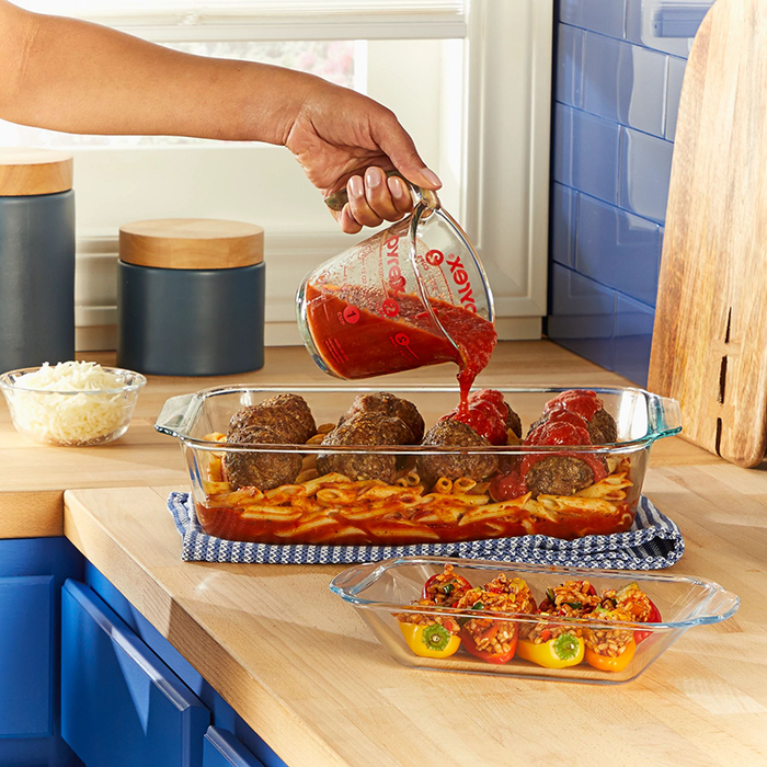 https://www.kitchenkapers.com/cdn/shop/files/1134516_PY_Bakeware_Lifestyle_Square_Twins_1138989-Meatball-Casserole_3_700x700.png?v=1684875044