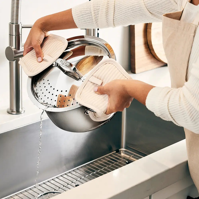 All-Clad Simply Strain 6 Quart Pot