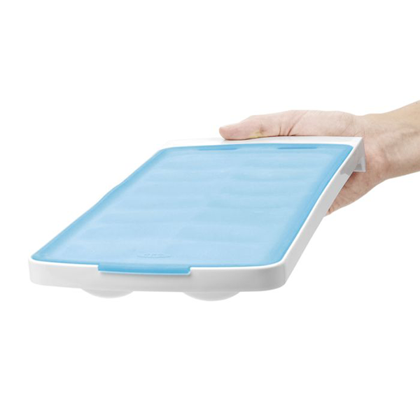 OXO Good Grips No Spill Ice Stick Tray- Ice that Fits in Bottles