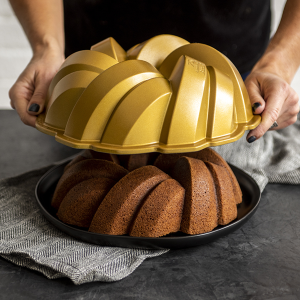Nordic Ware Swirl Bundt Pan — KitchenKapers