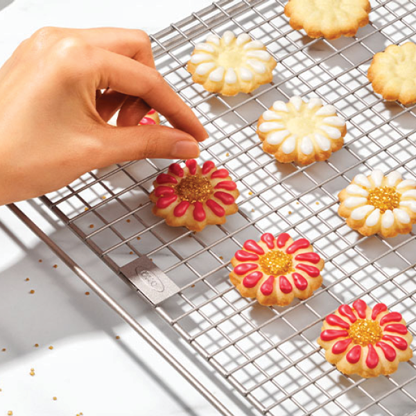 https://www.kitchenkapers.com/cdn/shop/products/flower-cookies_600x600.png?v=1674755749