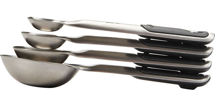 https://www.kitchenkapers.com/cdn/shop/products/oxo-stainless-steel-magnetic-measuring-spoons-45_f0fc732d-90ff-40a3-8030-e2137bc8eff6_700x350.gif?v=1590078282