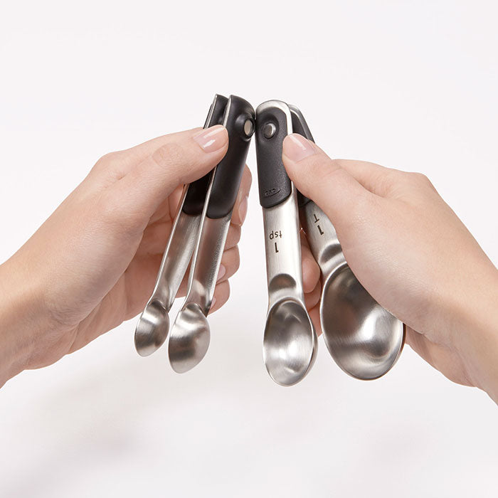 https://www.kitchenkapers.com/cdn/shop/products/oxo-stainless-steel-magnetic-measuring-spoons-46_562ddb55-e170-4190-93ca-9f95d033718d_700x700.gif?v=1590078282