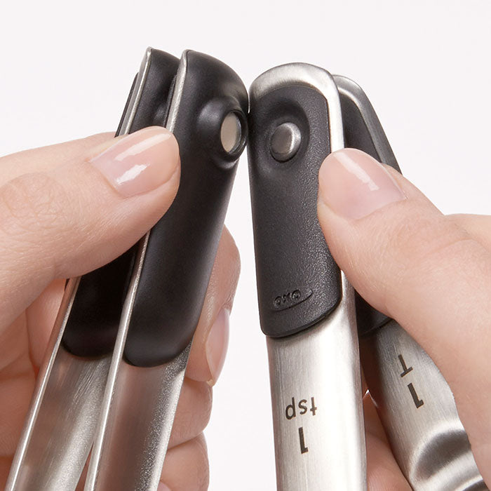https://www.kitchenkapers.com/cdn/shop/products/oxo-stainless-steel-magnetic-measuring-spoons-47_edd4a80d-27c4-4c67-a16b-da61770b0214_700x700.gif?v=1590078282