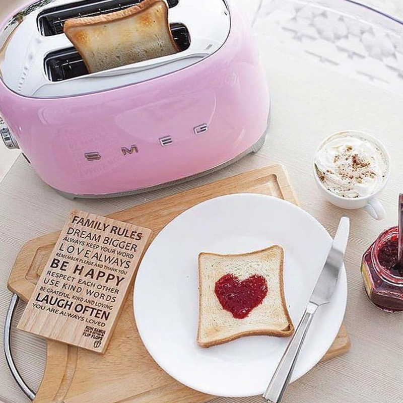 https://www.kitchenkapers.com/cdn/shop/products/smeg-2-slice-toaster-pink-lifestyle-800x800_1200x1200.png?v=1672072984