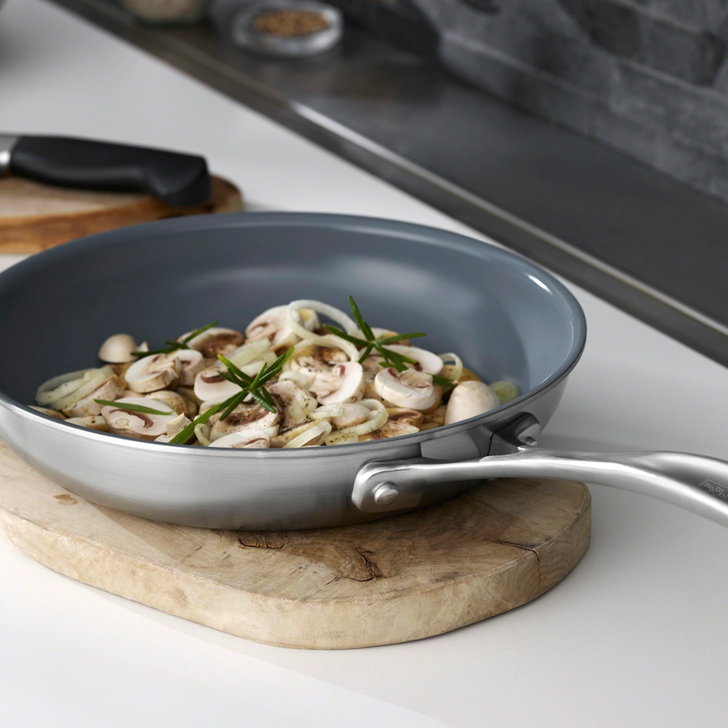 https://www.kitchenkapers.com/cdn/shop/products/zwilling-spirit-fry-pan-product-page_1200x1200.png?v=1665496646